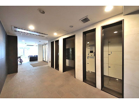 ロビー 集合ポスト、宅配BOX前