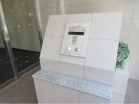 エントランス 非接触キーシステム採用