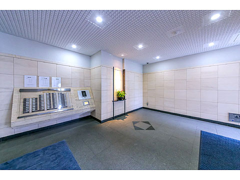 エントランス タッチパネル式のオートロックがある風除室