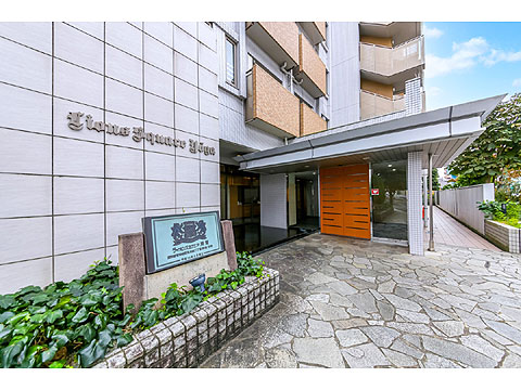 エントランス 水と緑がお迎えするエントランス