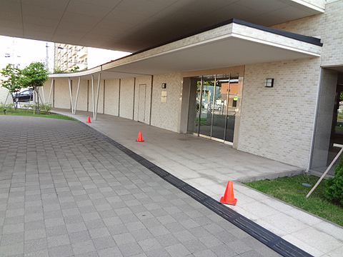 その他共用部　車寄せのあるエントランス