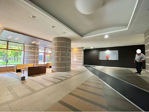 ロビー　エントランスホールとロビー