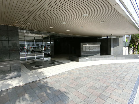 エントランス　車寄せのあるエントランス