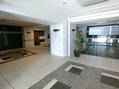 ロビー　応接用のソファーがございます