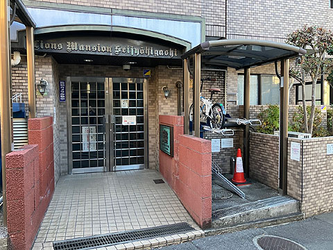 エントランス　不審者などが建物内に立ち入るのを防いでくれるオ