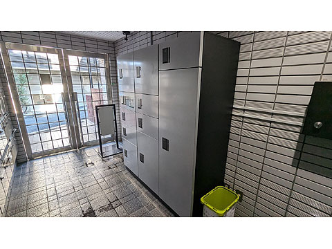 エントランス　宅配ボックス、オートロック完備