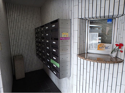 ロビー エントランスの先に管理人室