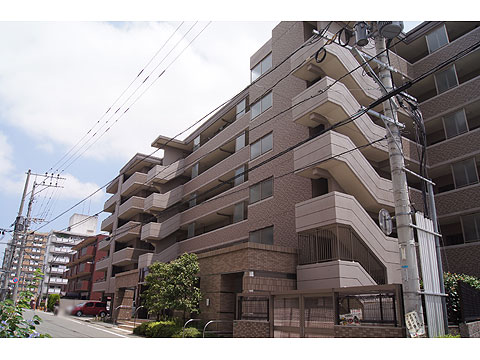 現地外観写真　落ち着いた外観です