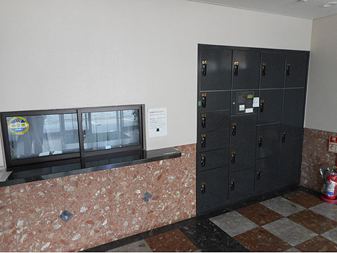 ロビー　宅配ボックスもあります