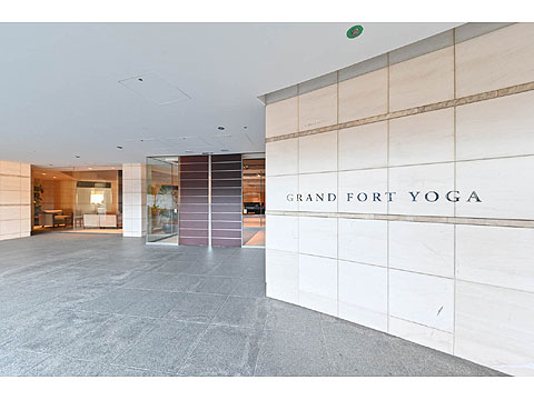 エントランス　住まう方を迎え入れるメインエントランス