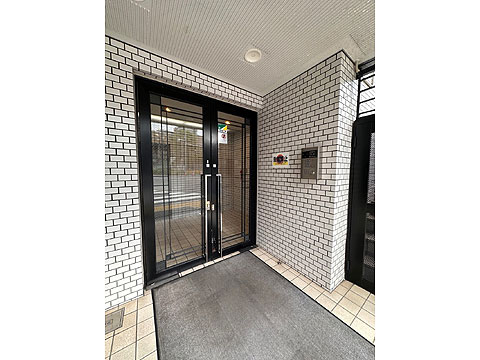 エントランス オートロック付きのエントランス