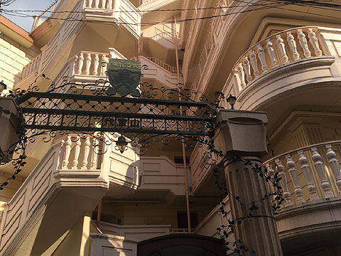 現地外観写真 マンションエンブレル