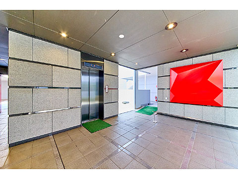 ロビー 240718ha0102