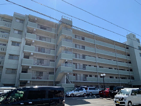 現地外観写真　建物外観（北東側）