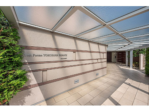 エントランス　館銘板