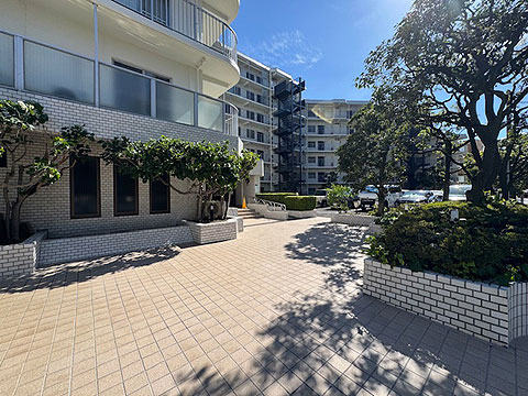 現地外観写真 エントランスアプローチ1