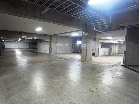 その他共用部 敷地内の地下駐車場