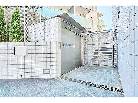 その他共用部 自転車置場入口