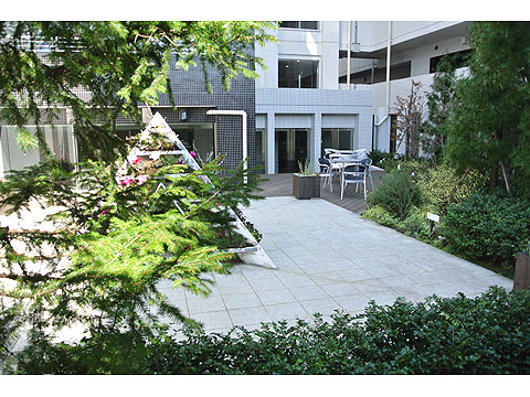 その他共用部　「ヒーリングパティオ」コミュニティスペースは緑