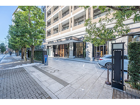 エントランス　優雅さと堂々とした門構えで住まう方を迎えるエン