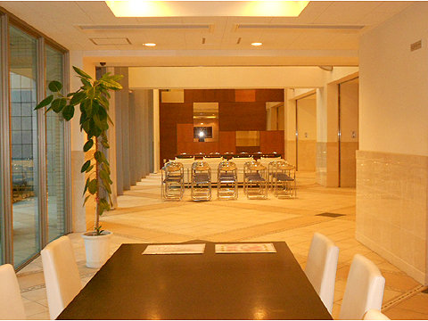 ロビー　ホテルのラウンジを思わせる「エントランスラウンジ」