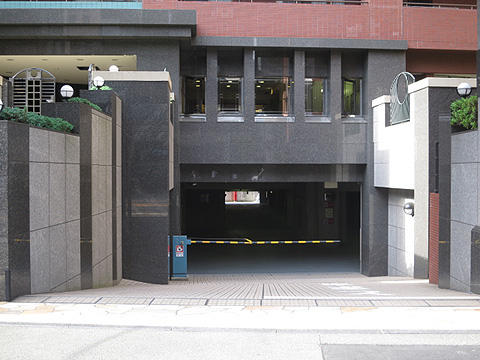 駐車場　駐車場出入口