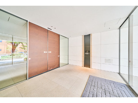 エントランス　風除室