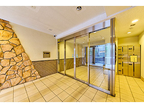 エントランス　オートロック付きのエントランス