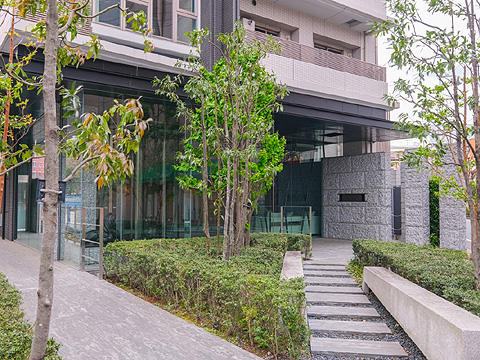 現地外観写真　エントランス