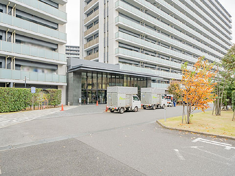 エントランス　車寄せのあるエントランス