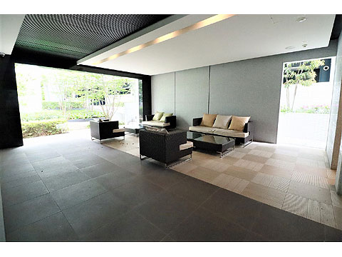 ロビー　中庭とつながる、自然の恵みと上質感が共演するラウンジ