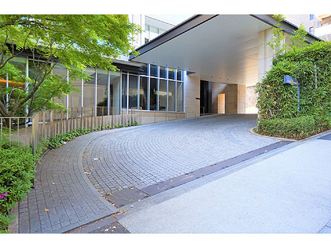 駐車場　メインエントランス車寄せ