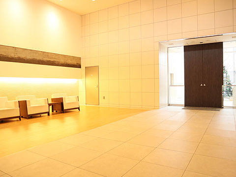 ロビー　ゆったりとして開放的なラウンジスペース