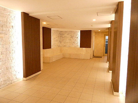 ロビー 温かみのあるロビーは、家族やゲストを迎えるにふさわし