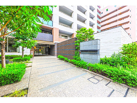 エントランス 植栽豊かなエントランスアプロー