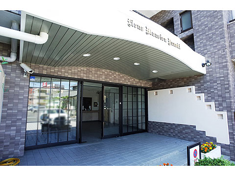 エントランス　モニタ付オートロックです。