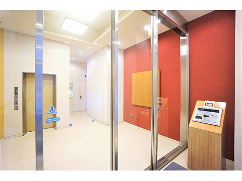 エントランス　TVモニター付きオートロック完備