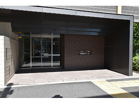 エントランス　高級感溢れるエントランス開口部