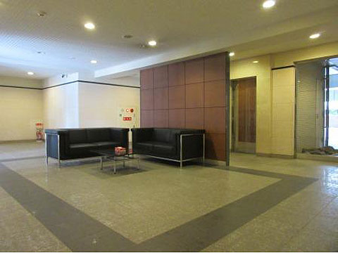 エントランス　開放感のあるエントランスホール