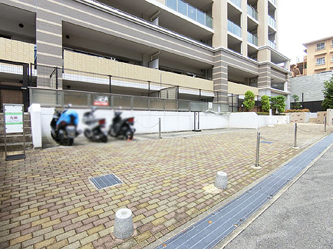 その他共用部　エントランスアプローチ・バイク置場