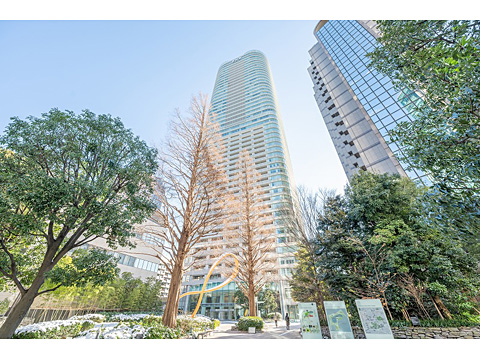 現地外観写真 「仙石山」の高台に佇む、自然共生型タワーレジデ