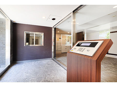 ロビー　風除室