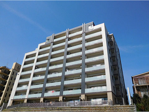 現地外観写真　建物全体外観（南側）