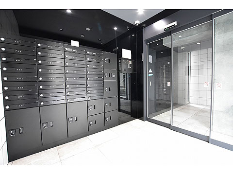 ロビー　風除室