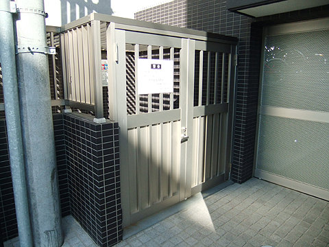 その他共用部　ゴミ置き場、駐輪場入口