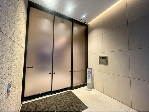 エントランス　風除室