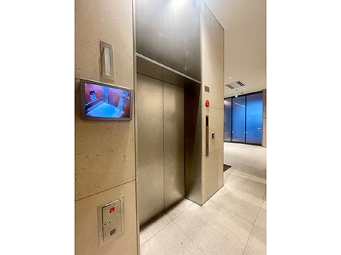 エントランス　エレベーター