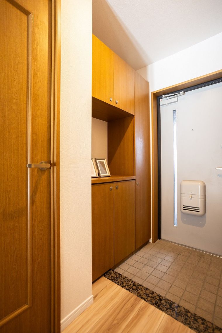 菱和パレス西大寺玄関