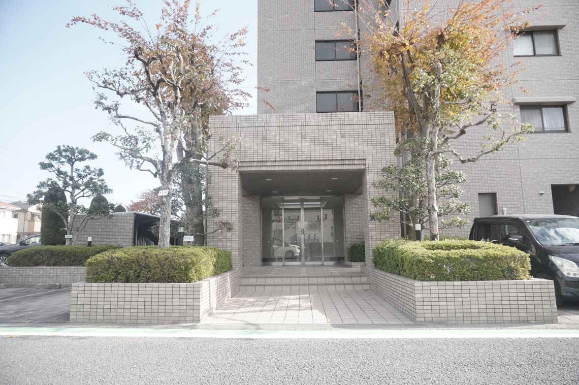 サーパス文化の森二番館エントランス