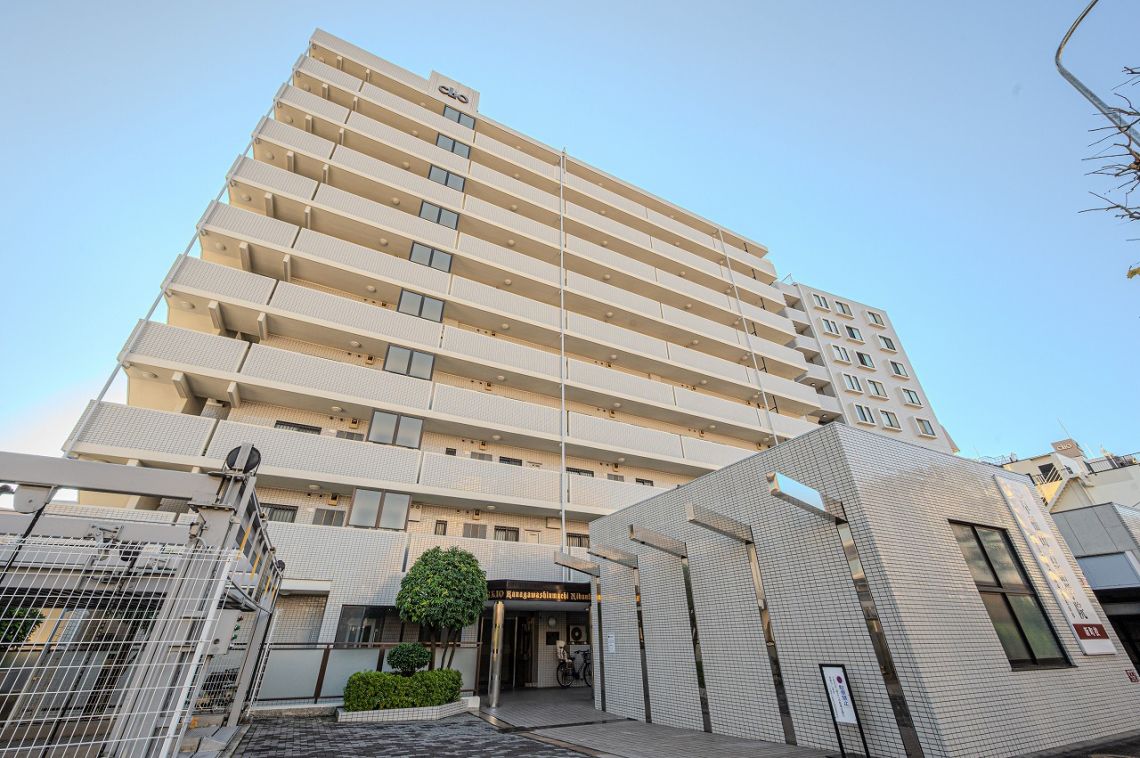 クリオ神奈川新町弐番館現地外観写真